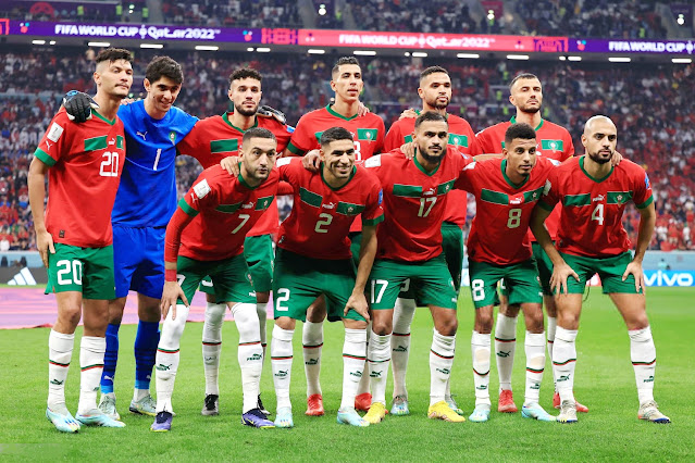 SELECCIÓN DE MARRUECOS. Temporada 2022-23. Achraf Dari, Bono, Noussair Mazraoui, Jawad El Yamiq, Youssef En-Nesyri, Romain Saïss. Hakim Ziyech, Achraf Hakimi, Sofiane Boufal, Azzedine Ounahi, Sofyan Amrabat. SELECCIÓN DE FRANCIA 2 SELECCIÓN DE MARRUECOS 0 Miércoles 14/12/2022, 20:00 horas. XXII Copa Mundial de fútbol de la FIFA Catar 2022, semifinal. Lusail, Municipalidad de Al Khor, Catar, estadio Al Bayt: 68.294 espectadores. GOLES: ⚽1-0: 5’, Theo Hernández. ⚽2-0: 79’, Randal Kolo Muani.