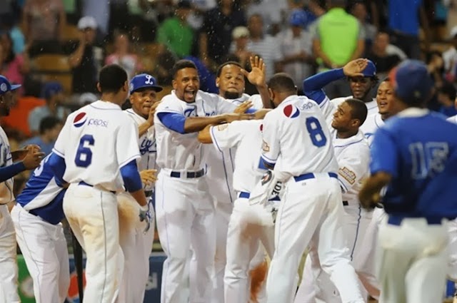 Licey derrota Aguilas, Gigantes vencen Estrellas, Leones ganan 