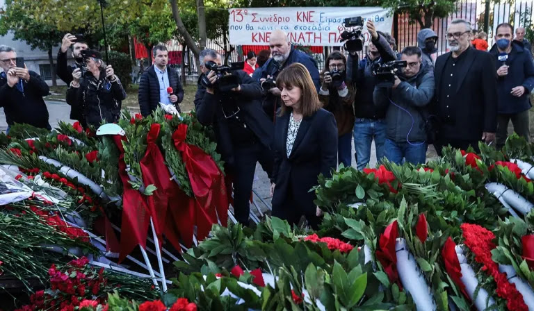 Αποδοκίμασαν (?) την Σακελλαροπούλου στην επέτειο κατάληψης της Ελλάδας γνωστή ως Πολυτεχνείο (βίντεο)