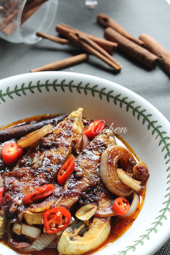 Masak Kicap Ikan Bawal Emas - Azie Kitchen