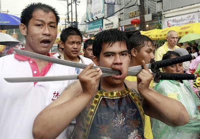 Aksi Ngeri Dan Pelik Penduduk Thailand Sempena Hari Vegetarian