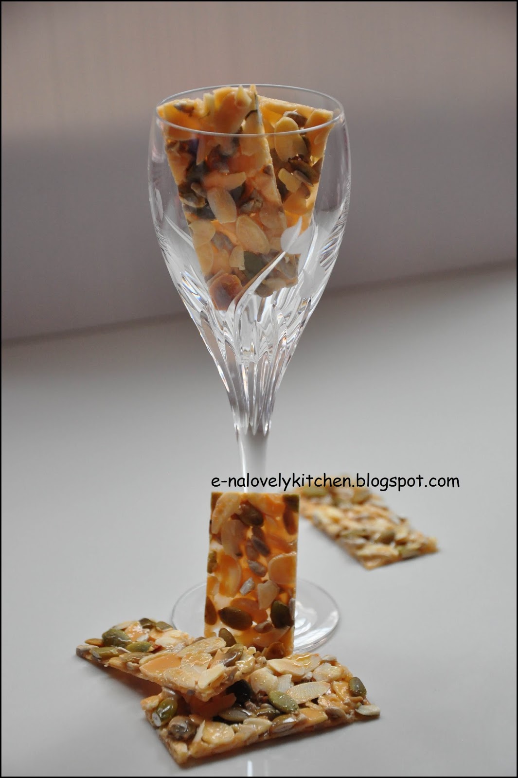 E-NA LOVELY KITCHEN ^_^: BEPANG BADAM / FLORENTINE COOKIES 