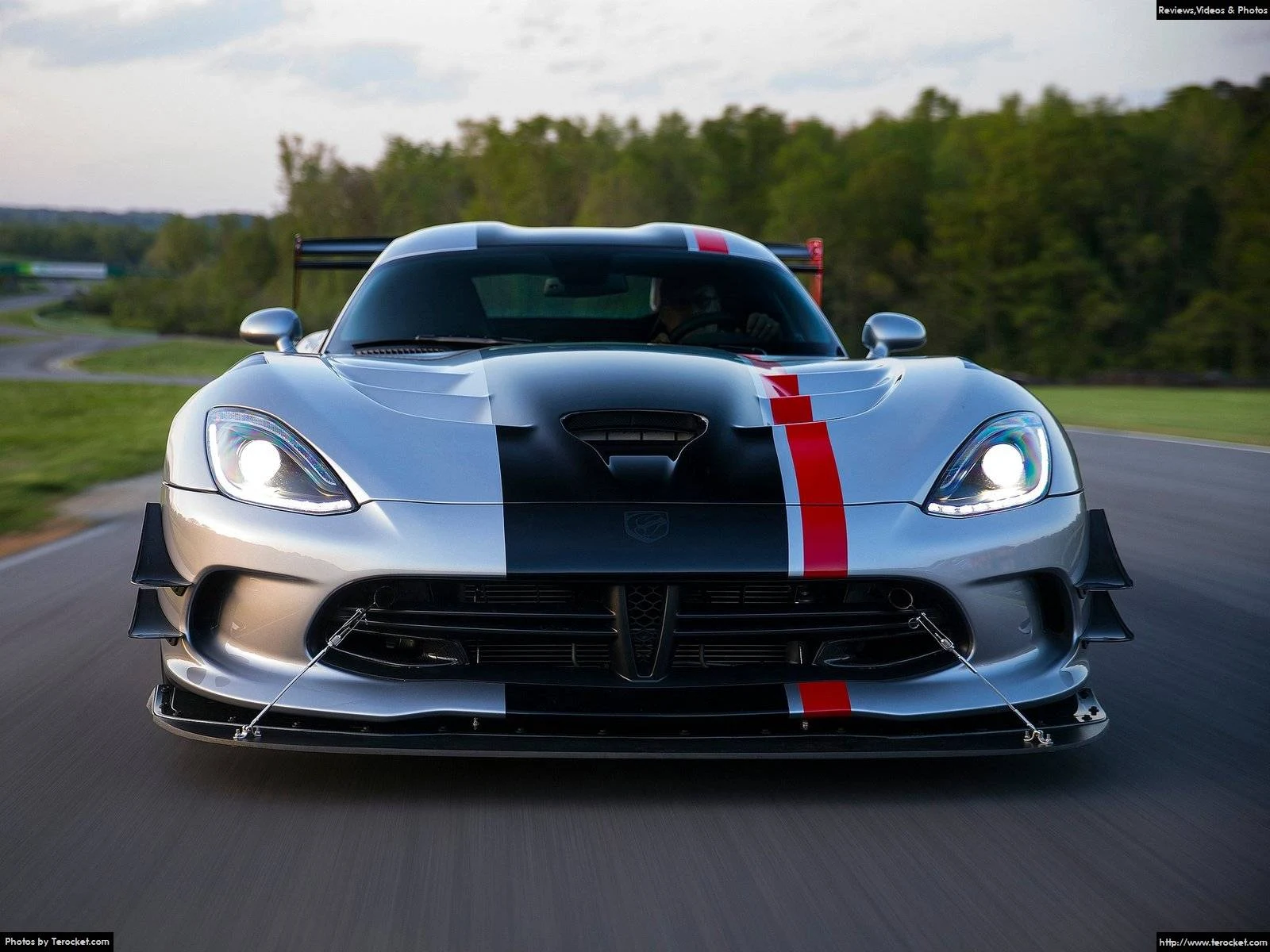 Hình ảnh siêu xe Dodge Viper ACR 2016 & nội ngoại thất