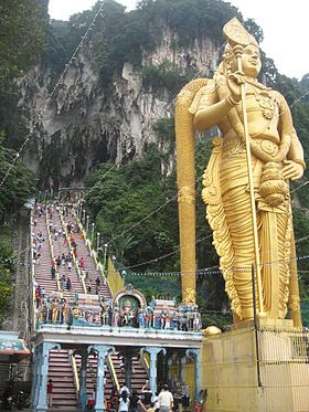 现已成兴度教徒膜拜胜地的黑风洞batu cave