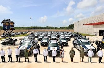 Entrega el gobernador Carlos Joaquín 70 patrullas equipadas a la Policía Quintana Roo