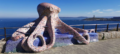 A Coruña, escultura del Pulpo.