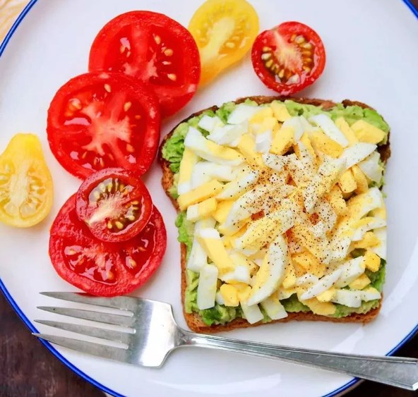 Spring & Summer Avocado Toast #healthy #easy