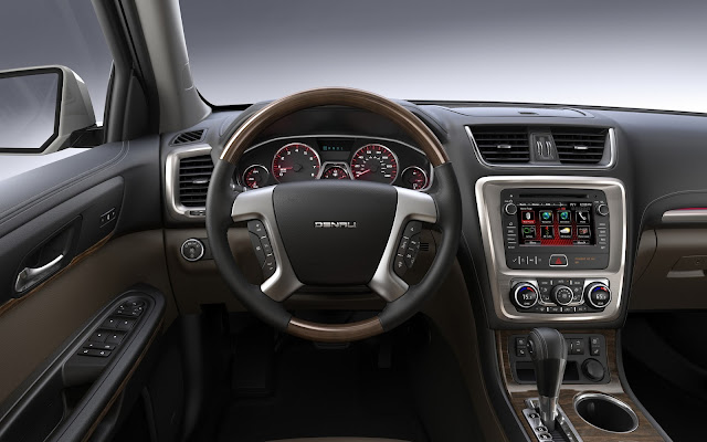 Instrument panel of 2013 GMC Acadia Denali