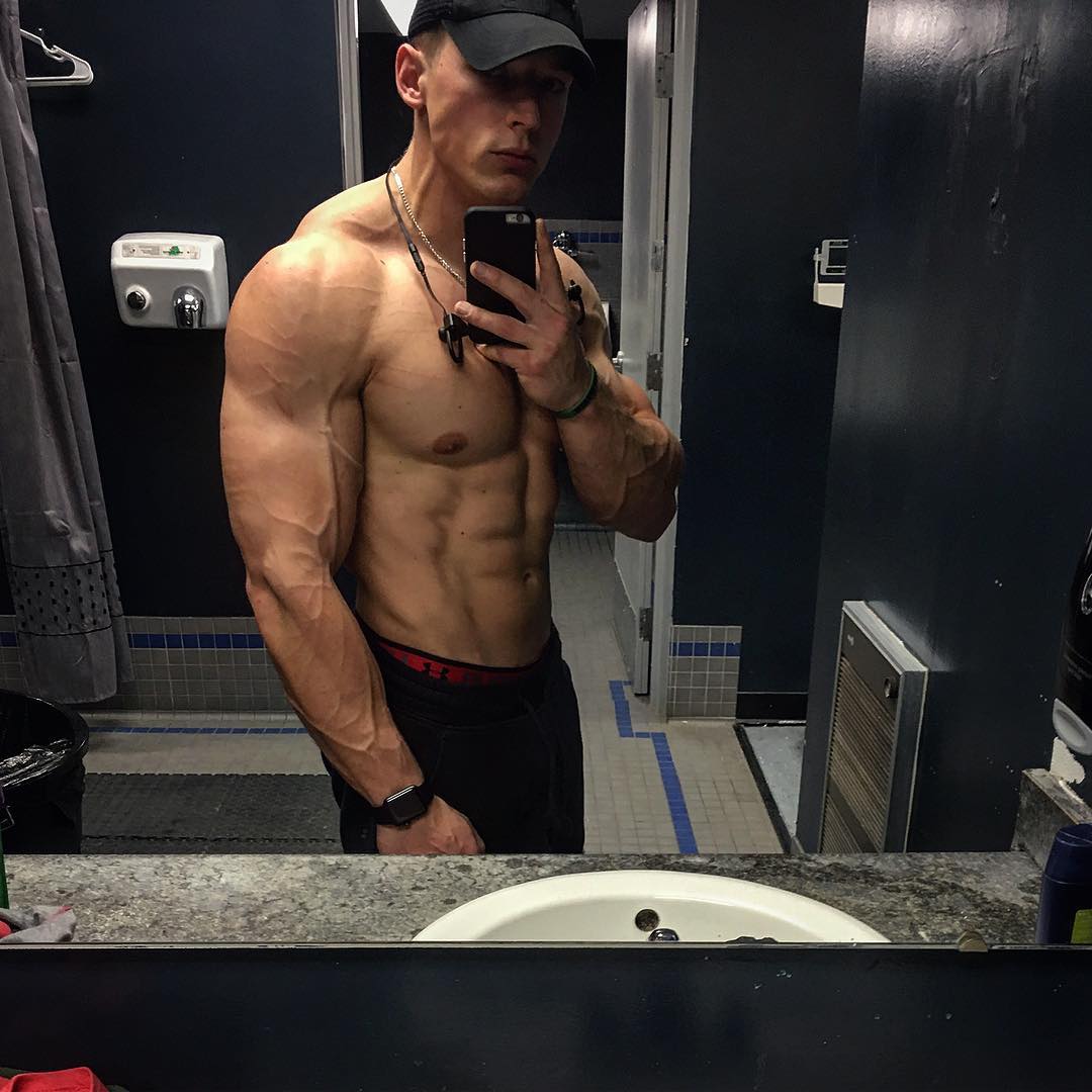 shirtless-sexy-strong-guy-trevor-lee-muscle-body-huge-veiny-arms-selfie