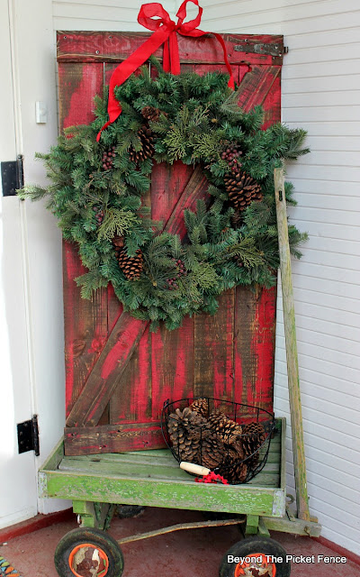 barn door, Christmas decor, rustic decor, pallets, porch decor, Christmas porch, wreath, http://www.beyondthepicket-fence.com/2016/11/12-days-of-christmas-day-1-pallet-barn.html