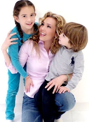 Fotos de Thalía feliz con sus 2 niños