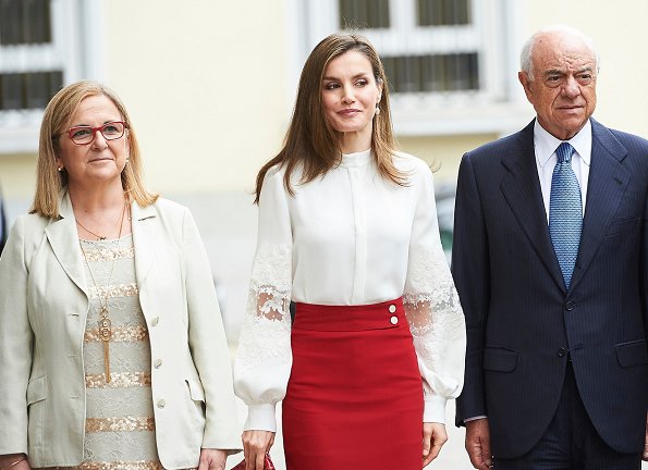 Queen Letizia wore Hugo Boss Vasela-Slim fit pencil skirt, and Hugo Boss Staple red pumps carried Carolina Herrera Animal Print Clutch