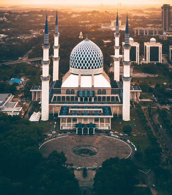 Sultan Salahuddin Abdul Aziz Mosque – Malaysia