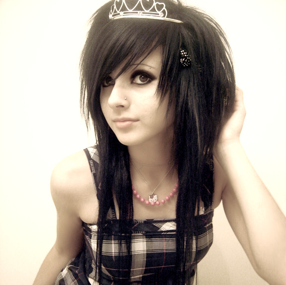 girls hairstyle pictures. Medium golden emo hairstyle for cool girls