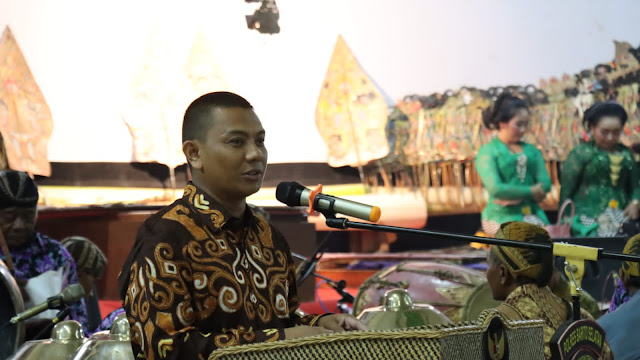 Peduli Budaya Bangsa, Polres Barsel Gelar Pertunjukan Wayang Kulit Lakon Wahyu Ketentreman