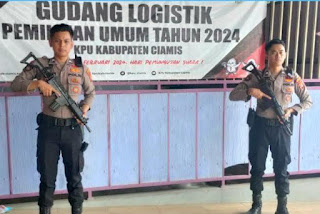 Kabid Humas Polda Jabar : Polisi Pengamanan Penjagaan Gudang Logistik KPU Kabupaten Ciamis di Cisadap