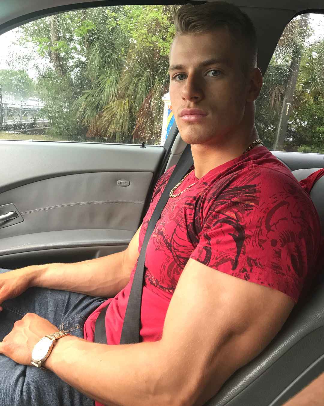 hot-fit-young-guy-big-biceps-car