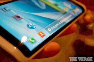 New Samsung coming out : a second curved screen smartphone next year, but different from the Galaxy Round