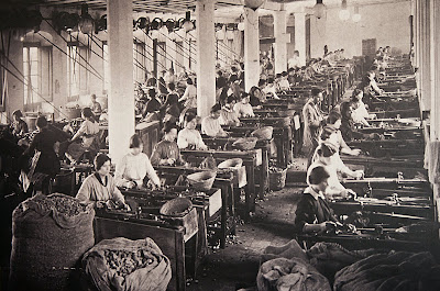 Operarias de la antigua fábrica de tapones de Jimena
