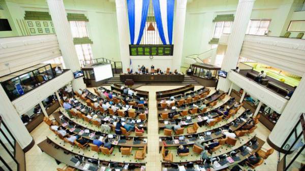 Parlamento de Nicaragua ilegaliza Academia de la Lengua y otras 82 oenegés