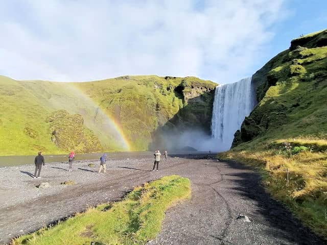 Island Rundreise mit Skogafoss Wasserfall - Foto Bernd Tippmer