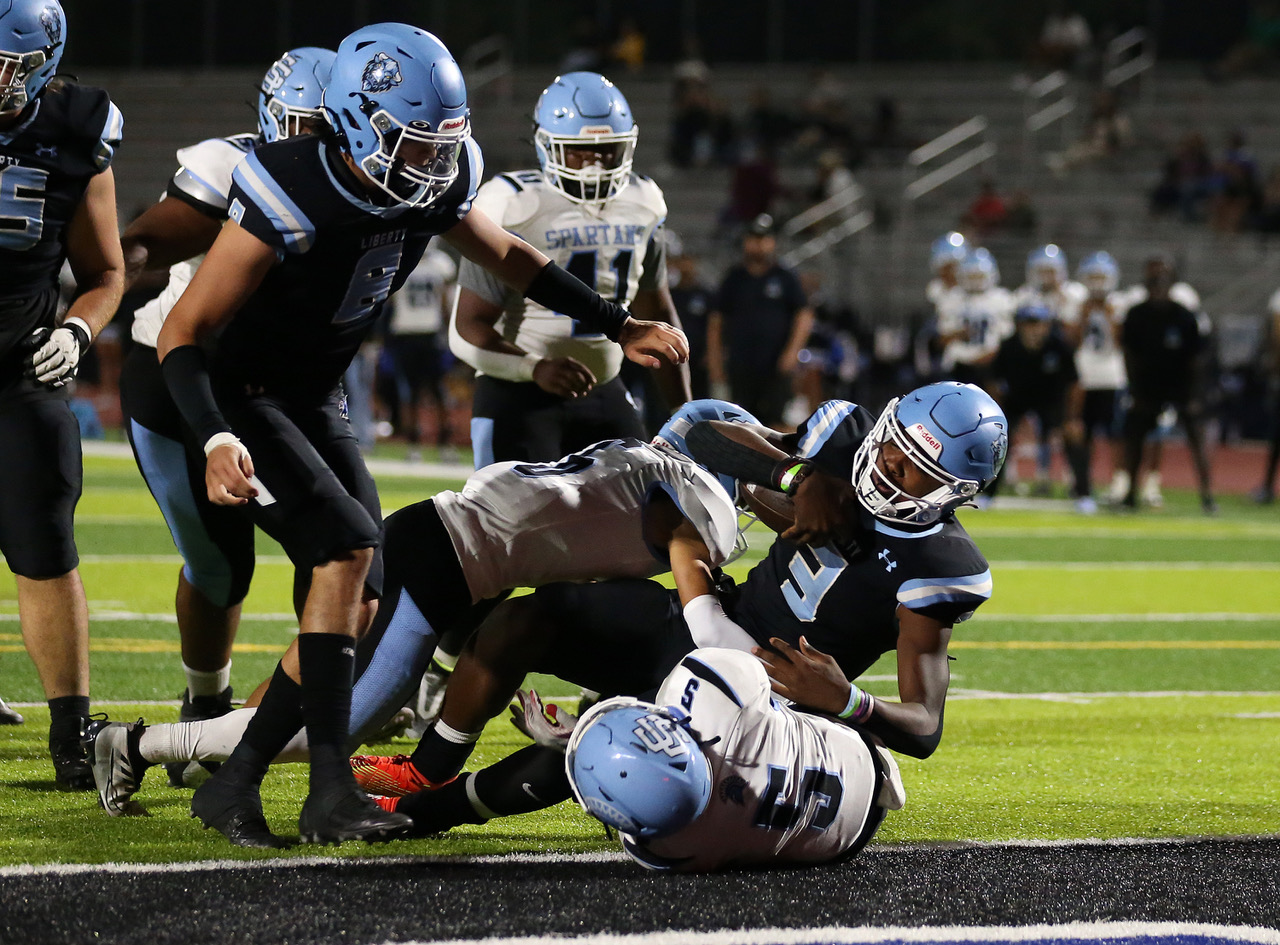 Liberty improves record to 4-1 with big win, 48-7 Menifee 24/7 picture