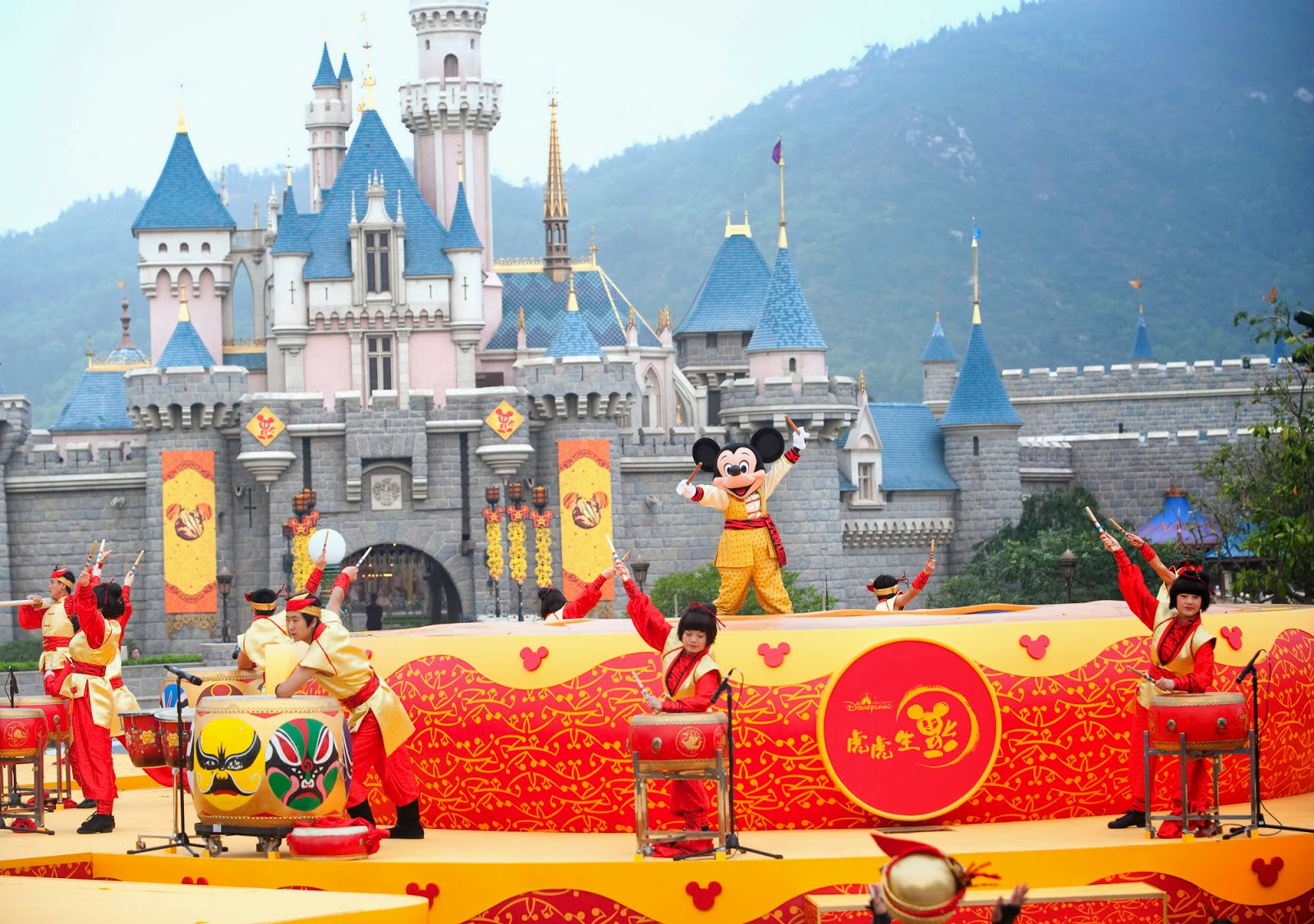 Travel Ideas & Tips: Top Rides Hong Kong Disneyland ...