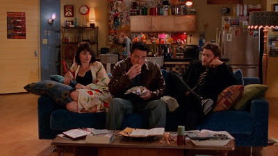 Jack sitting in between an uncomfortable Emma and Pacey on a couch