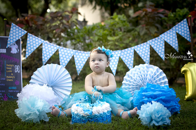 Baby smashing the cake on her 1st birthday