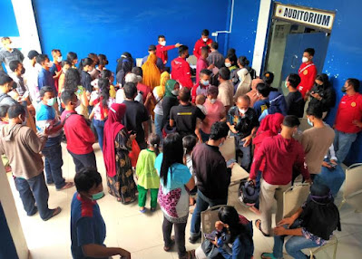 Gerai Vaksin Binda Kepri Terus Diserbu Warga, "Karena Membuat Saya Percaya Diri dan Aman" Gerai Vaksin Binda Kepri Terus Diserbu Warga, "Karena Membuat Saya Percaya Diri dan Aman"
