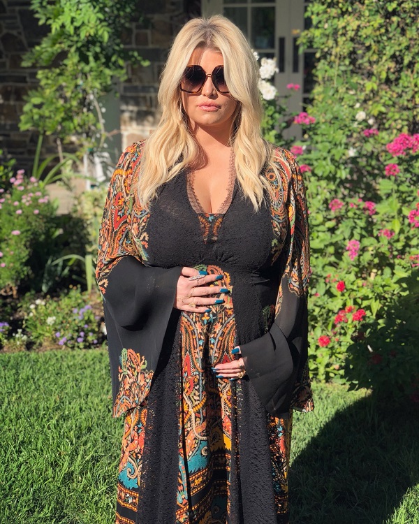 Pregnant Jessica Simpson