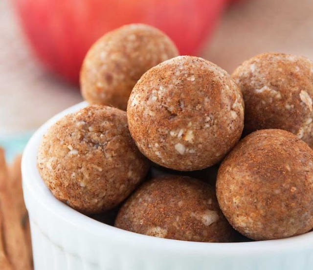 Apple Cinnamon Energy Balls #healthy #snacks