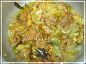 Goat Meat / Mutton Varutha Masala Sukka - South Indian Style Recipe
