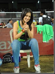 KERALA STRIKERS VS MUMBAI HEROES MATCH PICS show stills