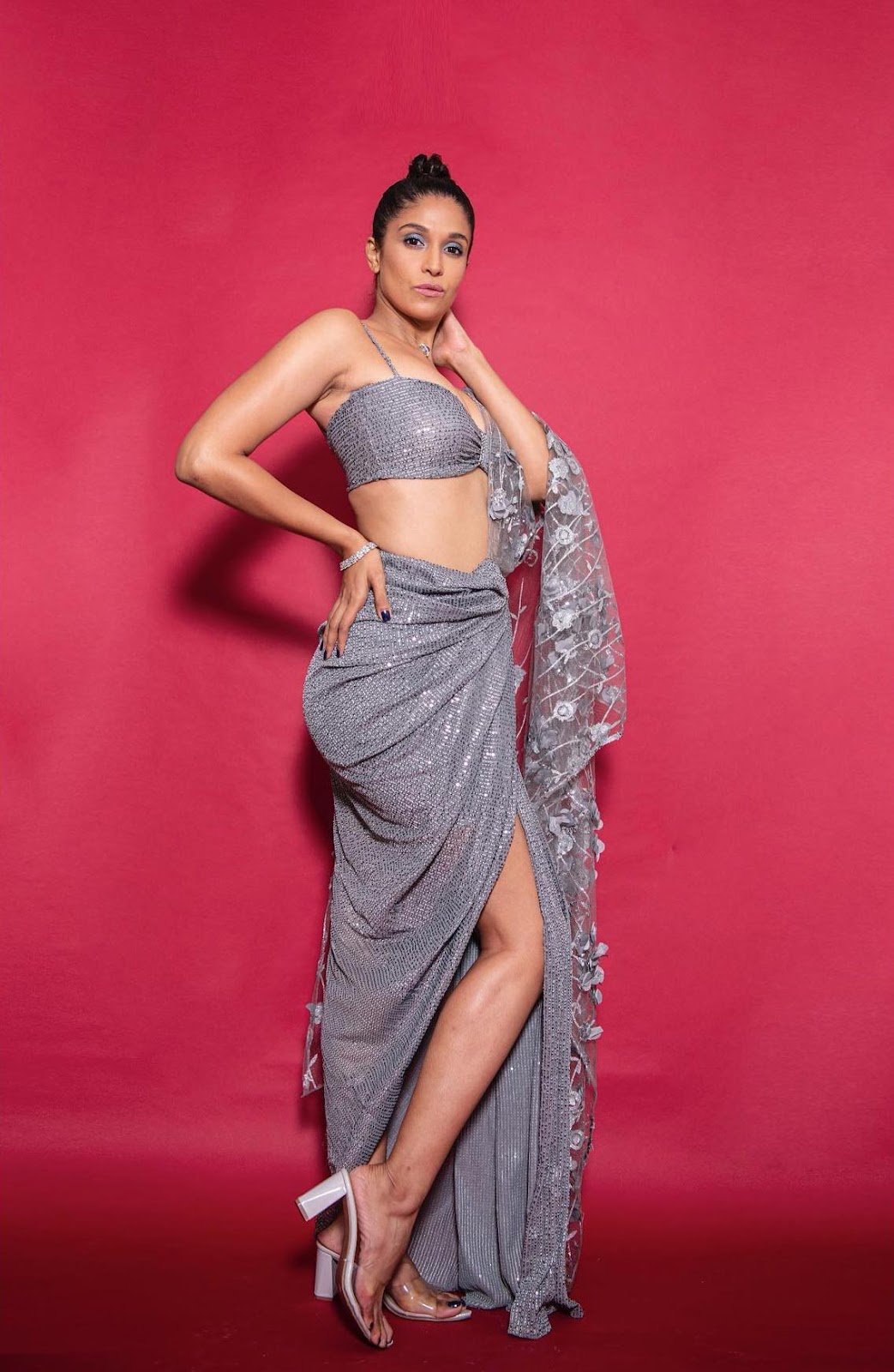 Harleen Sethi sexy legs saree hot actress