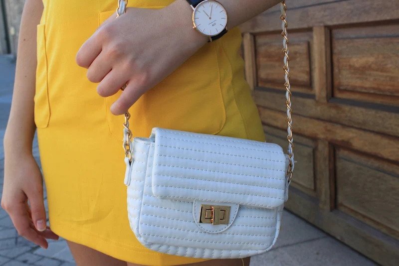 bolso blanco bershka