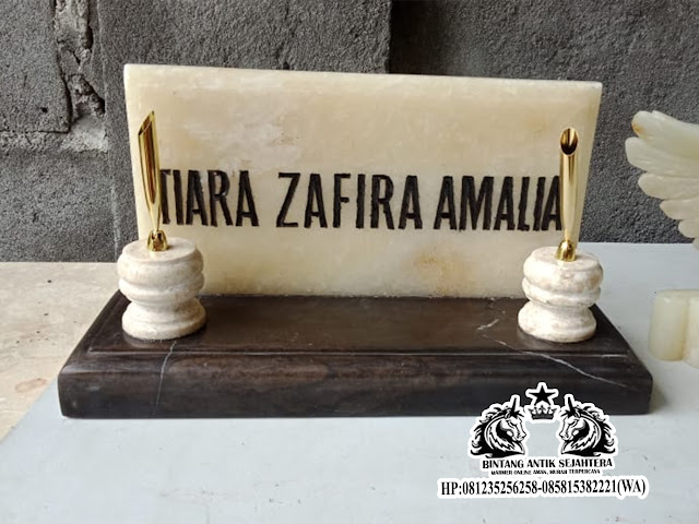 Papan Nama Meja Unik