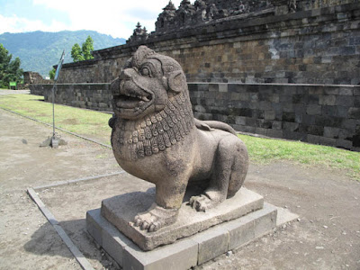 singo urung borobudur