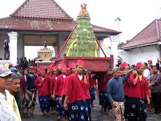 [grebeg kraton yogyakarta]