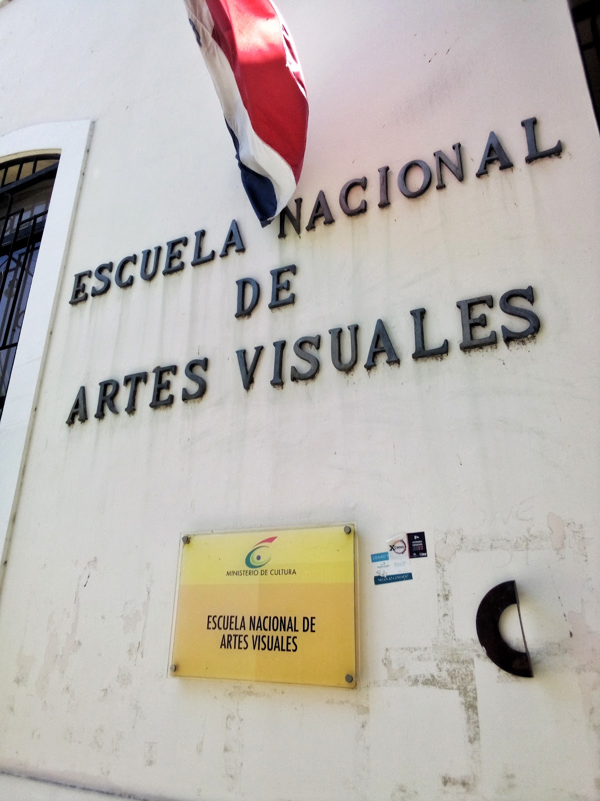 Escuela Nacional de Artes Visuales letters on the side of the building Escuela Nacional de Artes Visuales letters on the side of the building