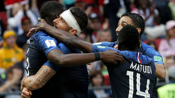 Francia 2-1 Australia: Una Francia con suerte vence su primer partido