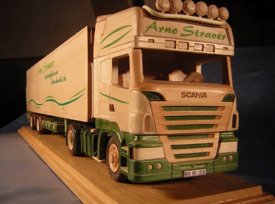 miniatur truk kayu kontainer mainan