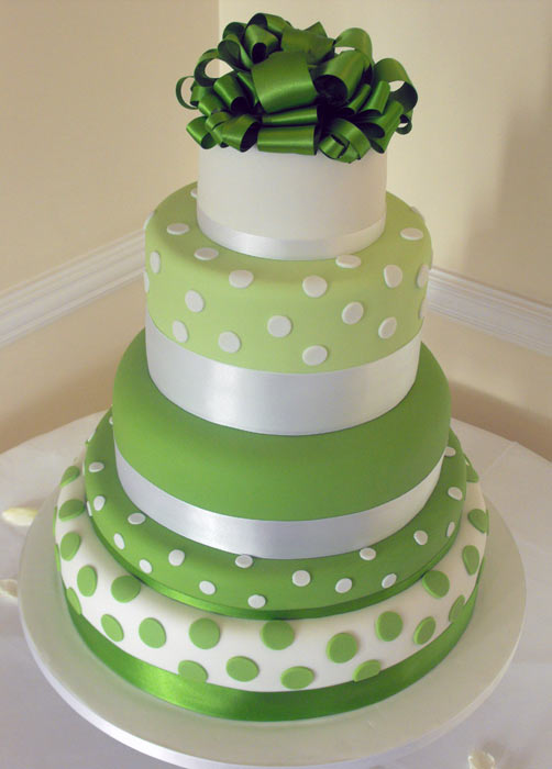 Green color is not so general for wedding cakes and you can familiarize