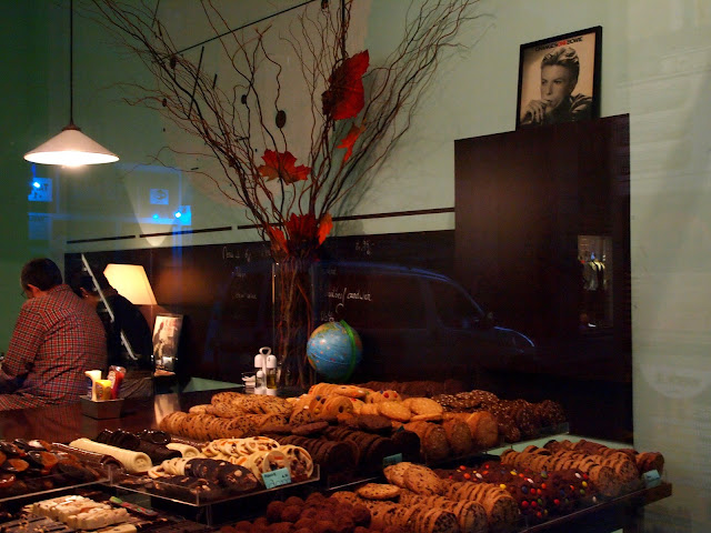 david bowie pastries shop barcelona