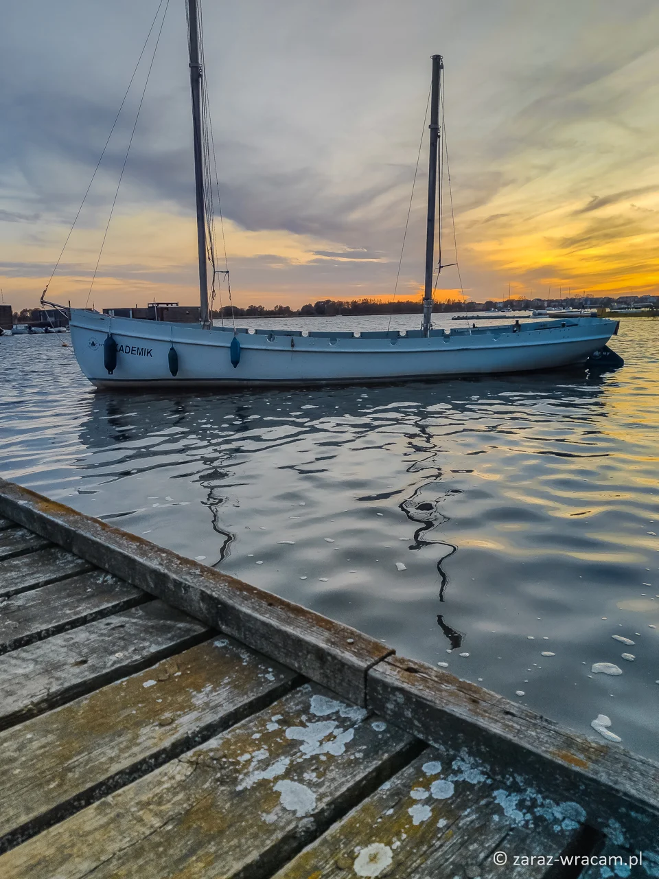 HT HouseBoats