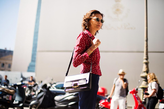 Para ir a lo oficina ¿qué me pongo? pantalones negros y camisa de color