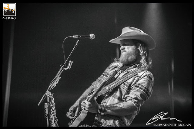 John Osborne of Brothers Osborne @ the Fox Theater (Photo: Ken McCain)