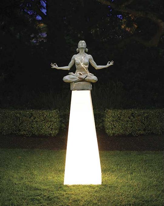 escultura estátua luz rachadura irradiando paige bradley