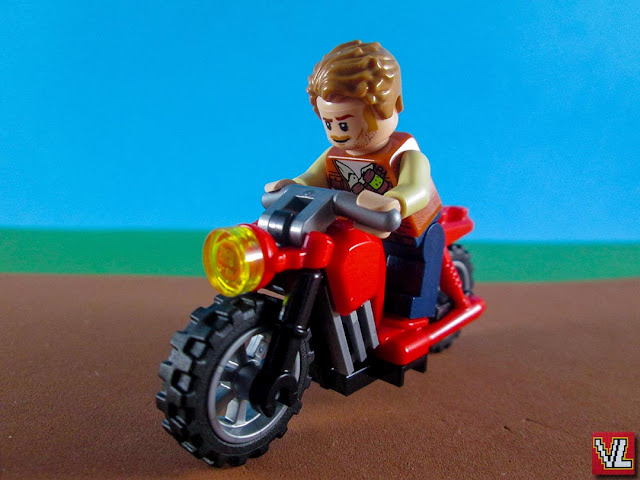 Set LEGO Jurassic World Magazine Gift 122114 Owen and red motorbike (Owen e moto vermelha)