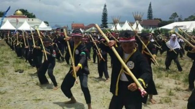 kiai muhaiminan gunardo dan kiai subchi parakan